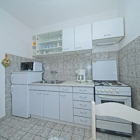 Apartment One Bedroom Lada Postira